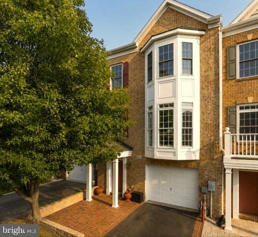 8913 Lee Manor Dr, Ellicott City, MD 21043-7998, United States
