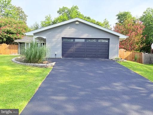 2709 Pinewood Dr, Waldorf, MD 20601-3010, United States