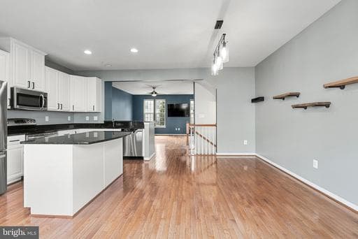 7531 Hearthside Way, Elkridge, MD 21075-6278, United States