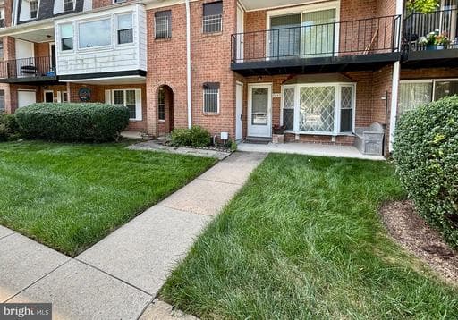 8042 Lakecrest Dr, Greenbelt, MD 20770-3307, United States