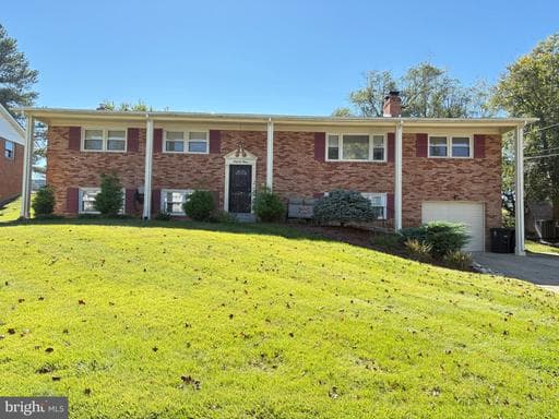 6112 Rayburn Dr, Temple Hills, MD 20748-3851, United States