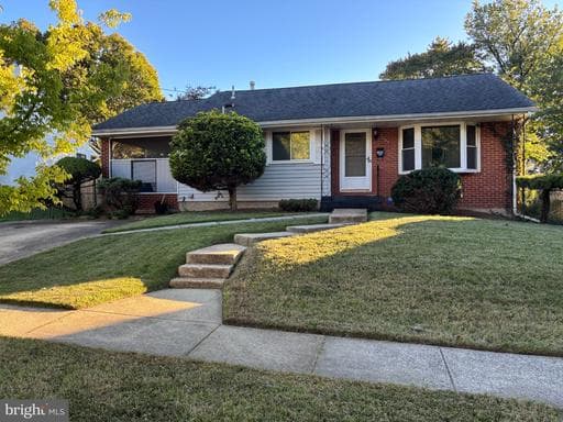 1407 Fenwood Ave, Oxon Hill, MD 20745-2304, United States