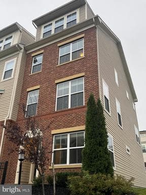 7016 Ventfield Way, Hanover, MD 21076-2272, United States