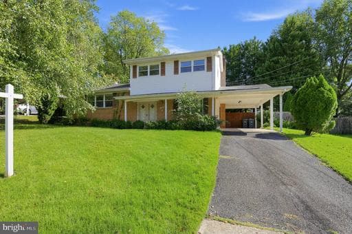 5704 Colon Ter, Temple Hills, MD 20748-3720, United States