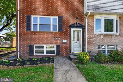 1008 Stormont Cir, Halethorpe, MD 21227-3817, United States