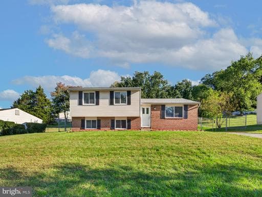 6601 Killarney St, Clinton, MD 20735-3826, United States