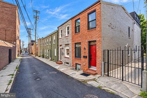 404 Castle ST S BALTIMORE MD 21231